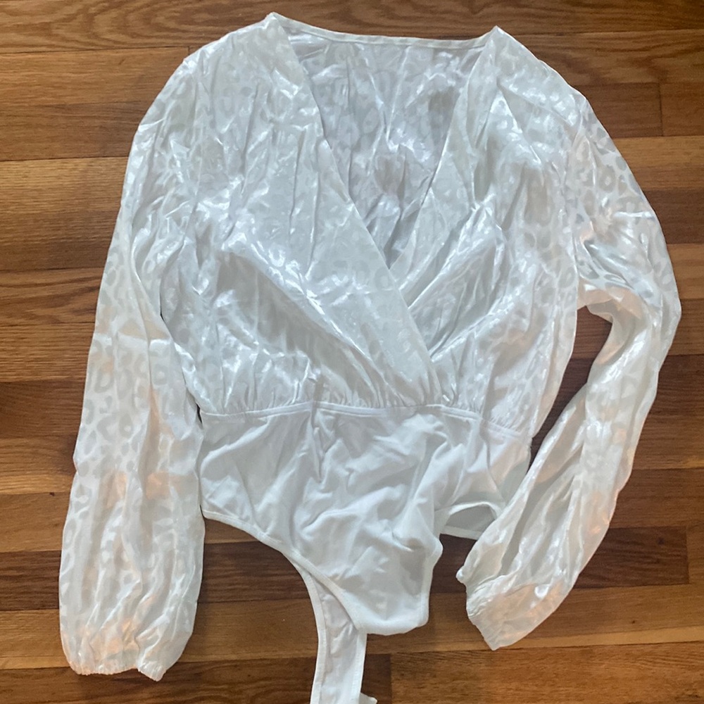 NWOT white leopard body suit